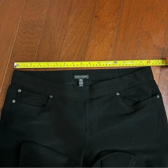 Eileen Fisher Corduroy Legging Pants
Black Size Medium Pull On comfy - Picture 7 of 8